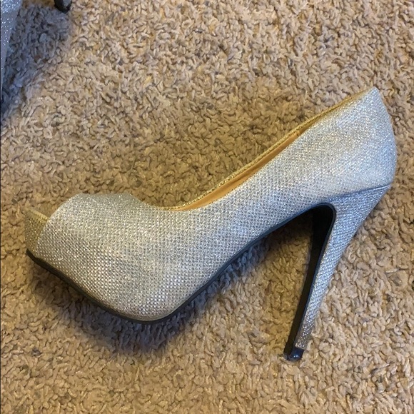 Women’s sparkly platform heels - Picture 2 of 3